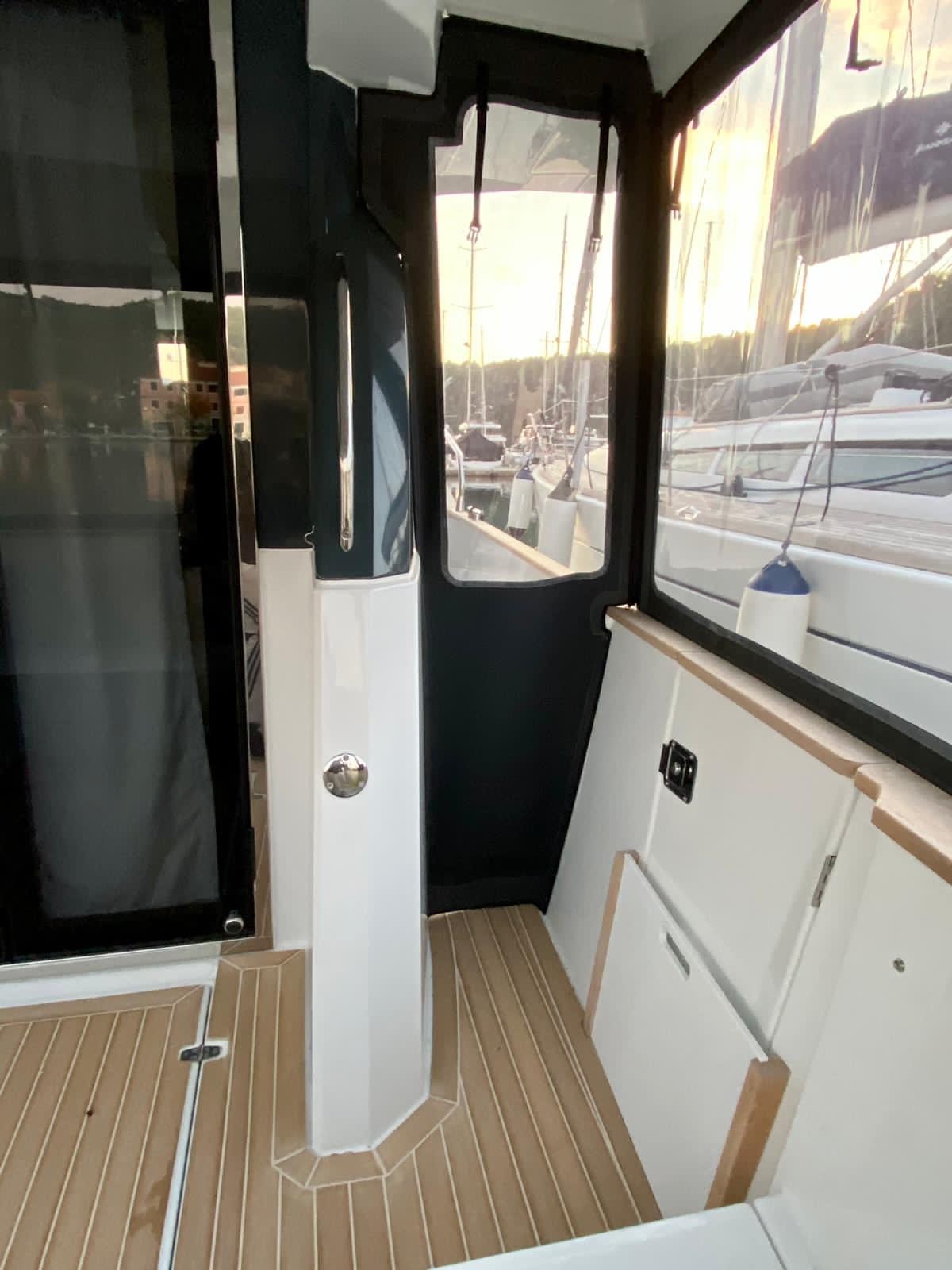 Photo Delphia 12 Flybridge