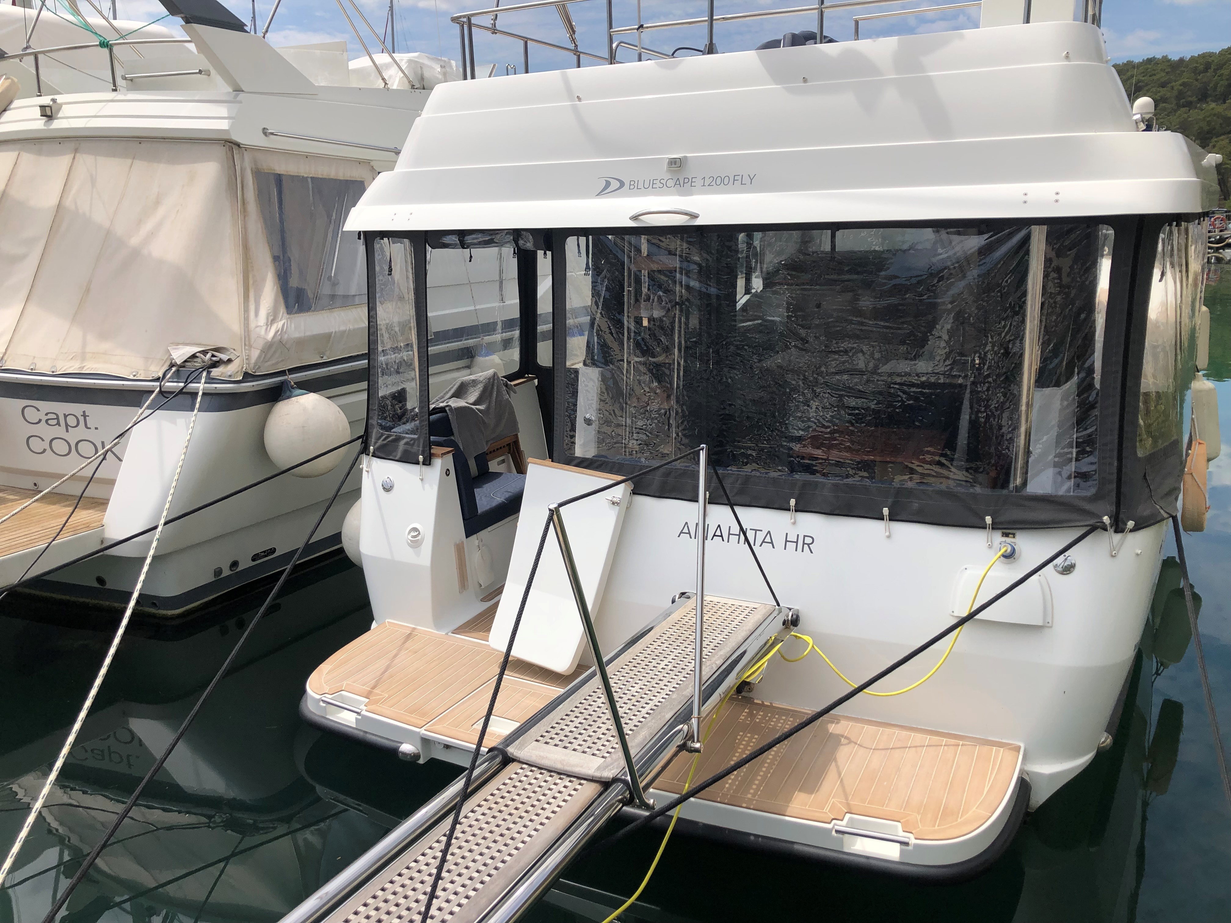 Photo Delphia 12 Flybridge