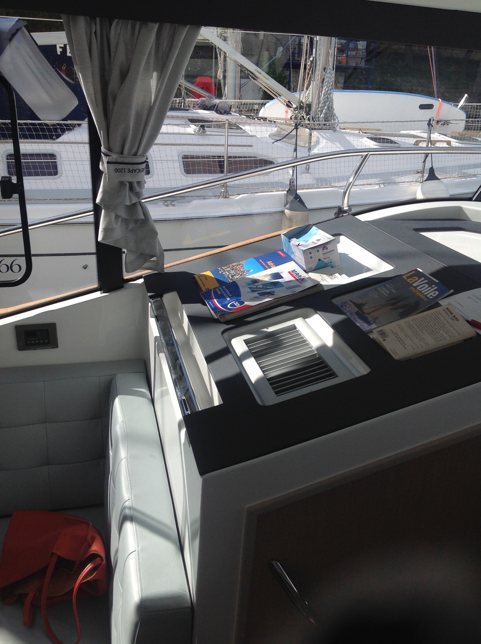 Photo Delphia 12 Flybridge