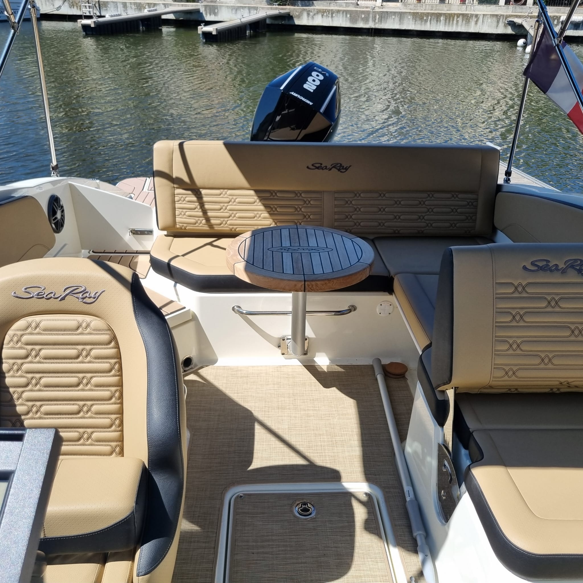 Photo Sea Ray 210 Hors Bord SPX